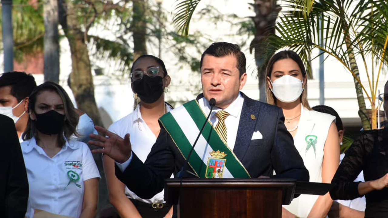 jhonny Fernández alcalde de santa cruz