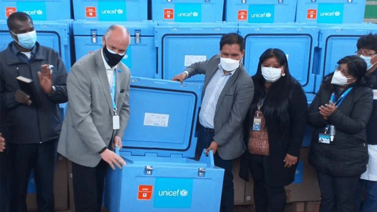 unicef dona 1400 cajas para transportar vacunas covid-19