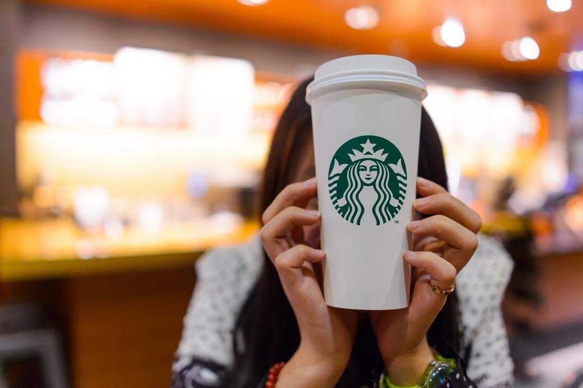 Amazon y Starbucks podrían unir fuerzas para crear las cafeterías inteligentes del futuro