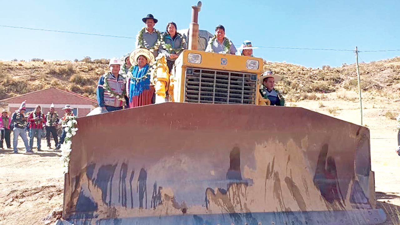 Región Andina: anuncian para hoy inicio de obras de vía a La Paz